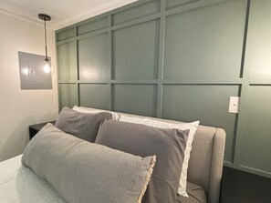 Escrivaninha, Wi-Fi, roupa de cama