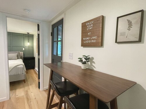 Hilltop Tiny Home | A unique lakeside getaway 1BR!