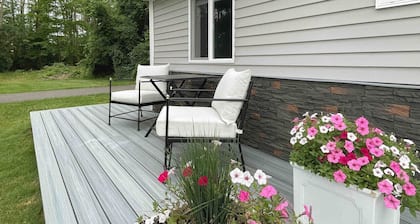 A lovely lakeside Cottage near Saratoga ★ 1BR ★