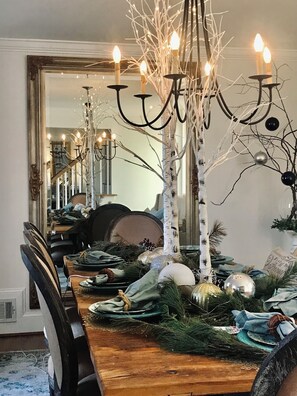 Dining - Avail. for World Cup 2026. Large 4-bed home in peaceful, close in neighborhood (Atlanta)