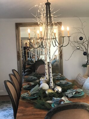 Dining - Avail. for World Cup 2026. Large 4-bed home in peaceful, close in neighborhood (Atlanta)