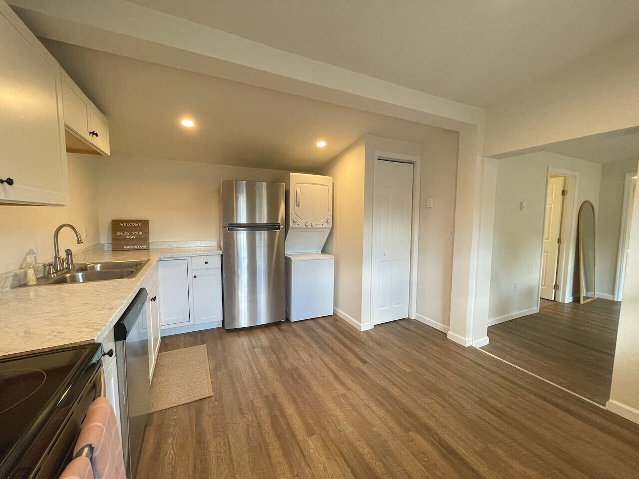 Réfrigérateur, lave-vaisselle, cafetière/bouilloire