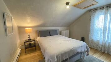 Desk, WiFi, bed sheets