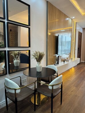 Dining - Cozy 2 Bedroom Apartment with AC in lively Lekki (Lekki)