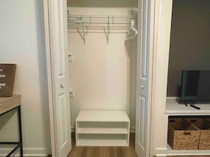 Interior - Lakeview Suite near SPAC & Saratoga Racetrack (Round Lake)