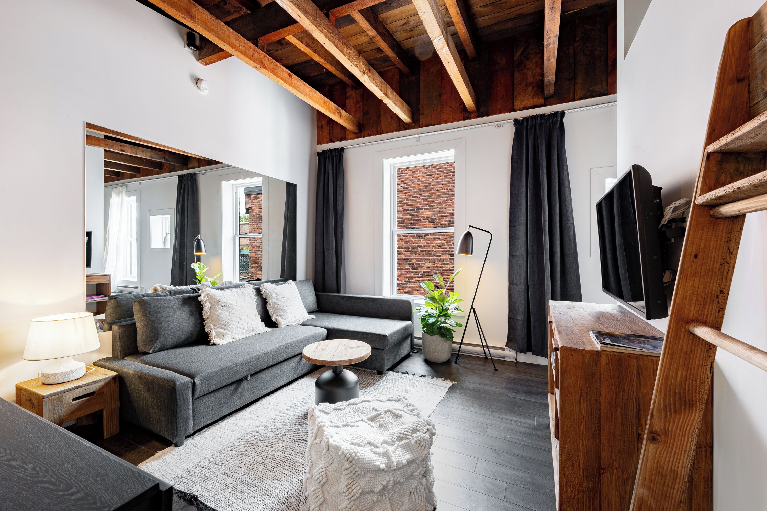 Suite estudio, 1 cama Queen size y sofá cama, cocina | Área de sala de estar | Smart TV 