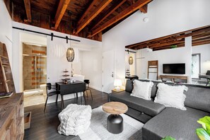 Studiosuite, 1 Queen-Bett und Schlafsofa, Küche | Wohnbereich