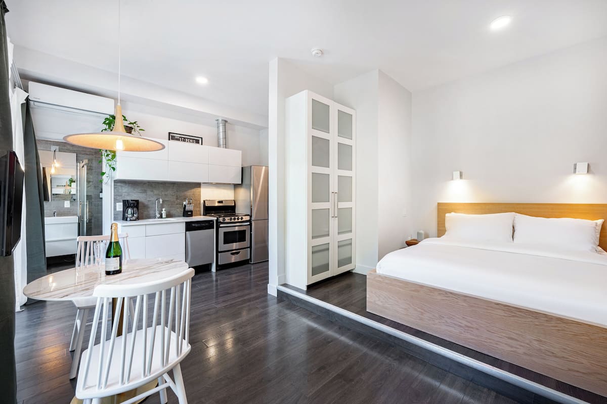 Studio, 1 Queen-Bett und Schlafsofa, Kochnische | Verdunkelungsvorhänge, Bügeleisen/Bügelbrett, kostenloses WLAN