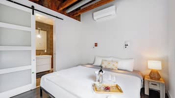 Cortinas blackout, tabla de planchar con plancha y wifi gratis