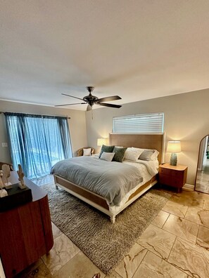 4 bedrooms, iron/ironing board, travel cot, free WiFi - Sarasota Sunshine Bungalow-Private Pool, Tropical Yard & Minutes to Siesta Key (Sarasota)