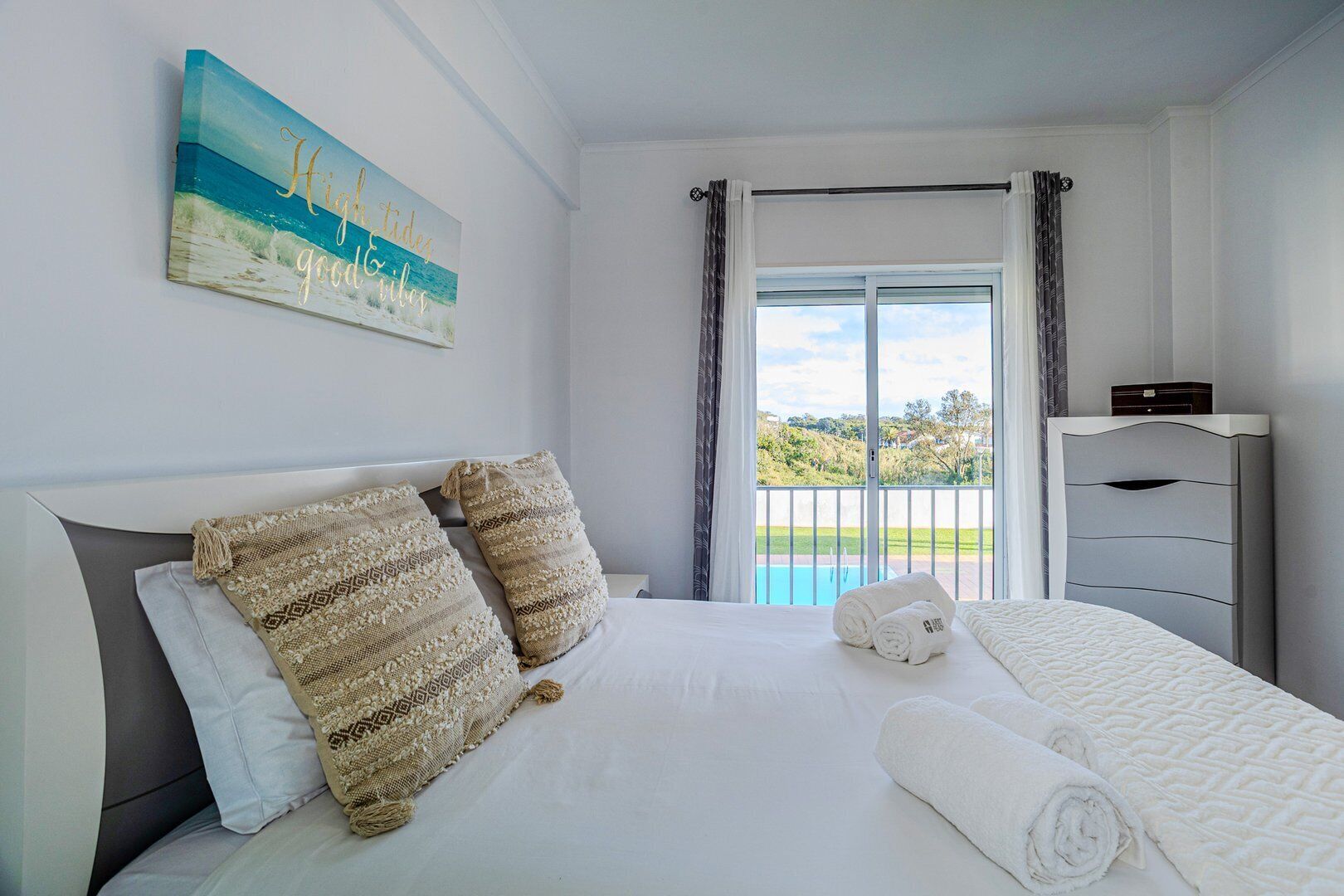 Iron/ironing board, Internet, bed sheets