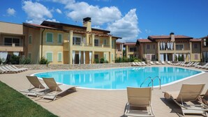 Outdoor pool - Le Corti Caterina B2 with pool (Lonato del Garda)