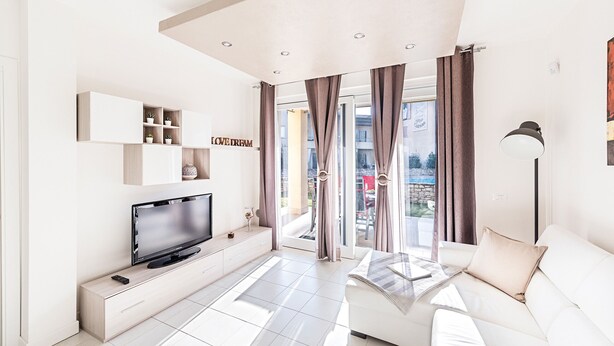 TV - Le Corti Caterina B2 with pool (Lonato del Garda)