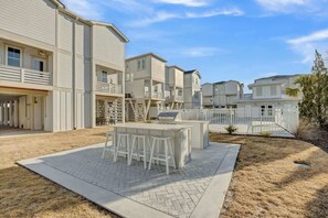 Outdoor dining - The Sunrise Club at Social on Second (Carolina Beach)