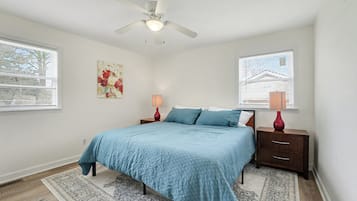 3 makuuhuonetta, silitysrauta/-lauta, Wi-Fi, vuodevaatteet