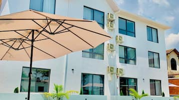 Una piscina cubierta