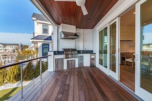Terrace/patio - Brand New Large Bay Front home with boat slip pool and hot tub in Stone Harbor (Stone Harbor)