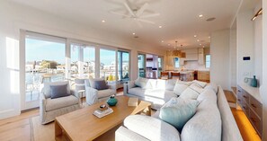 Living area - Brand New Large Bay Front home with boat slip pool and hot tub in Stone Harbor (Stone Harbor)