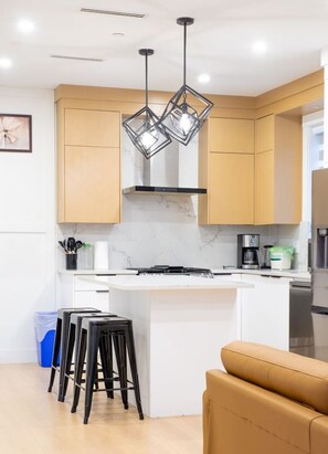 Interior - Elegant & stylish modern residence (Vancouver)