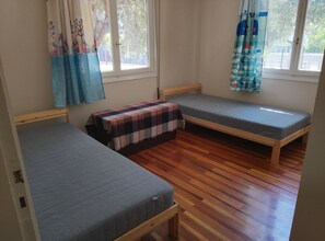 WiFi, bed sheets - Yr Olewydden, a 2-bedroom house in a tranquil neighborhood of authentic Piraeus (Keratsini)