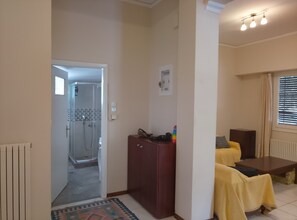 Towels, soap, toilet paper - Yr Olewydden, a 2-bedroom house in a tranquil neighborhood of authentic Piraeus (Keratsini)