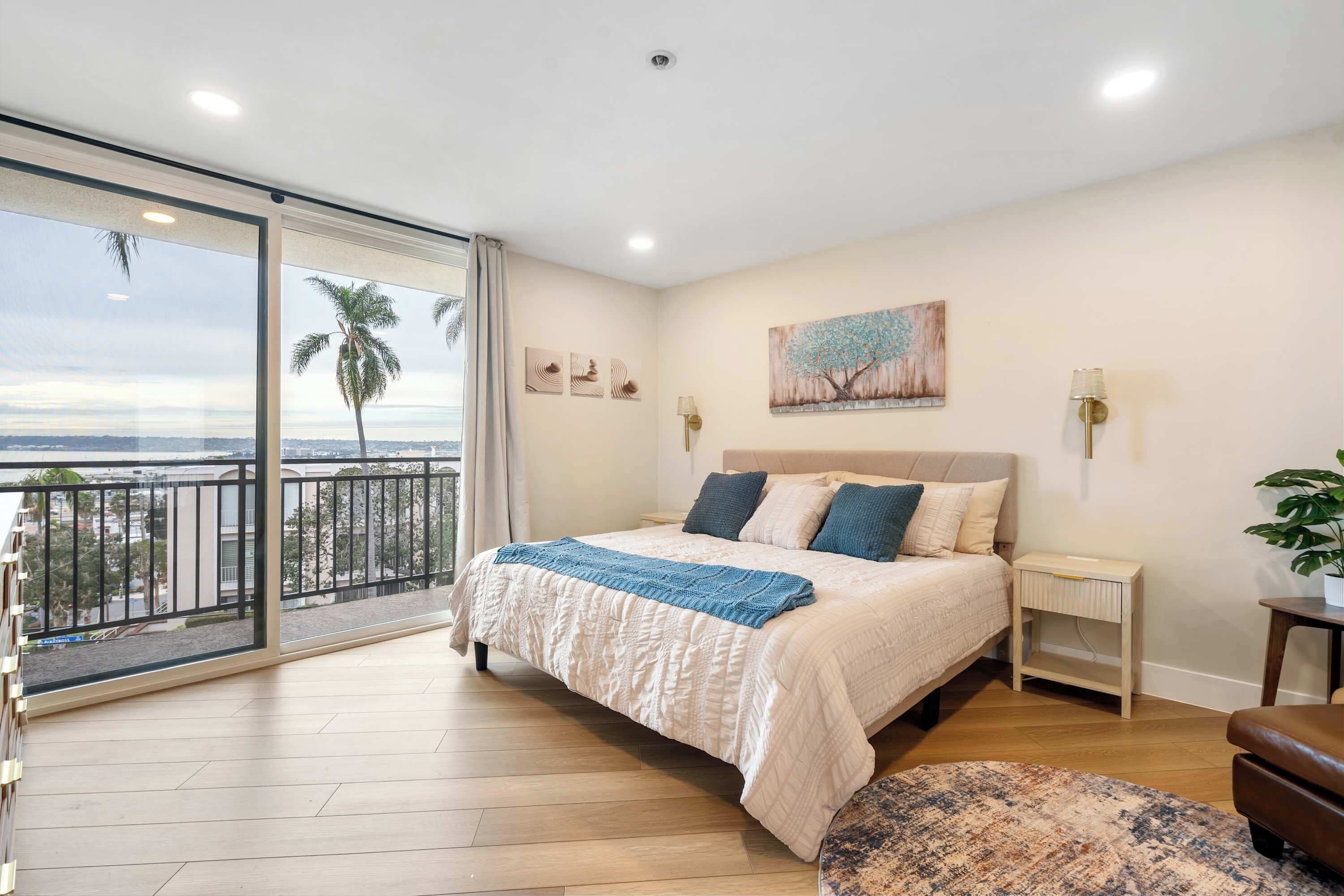 Bureau, fer et planche à repasser, lit parapluie, Wi-Fi