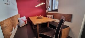Dining - Quiet vacation apartment with terrace and garden - wellness use included. (Reutte)