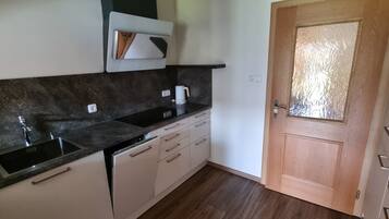 Kühlschrank, Ofen, Herdplatte, Geschirrspüler