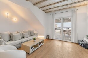 Smart TV, lettore DVD, biblioteca musicale, impianto stereo