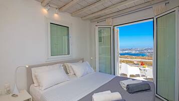 2 bedrooms, in-room safe, iron/ironing board, free WiFi