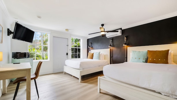Standard Room, 2 Double Beds, Private Bathroom (Self check-in) - The Victoria Hotel (Fort Lauderdale)