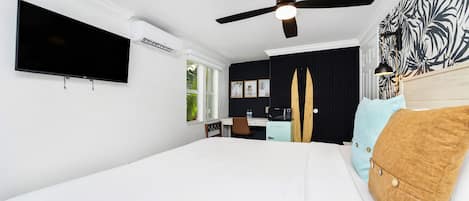 Rom – standard, 1 kingsize-seng, privat bad (Self check-in) | Memory foam-senger, skrivebord og skrivebord for bærbar PC