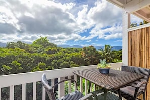 Outdoor dining - Sacred Jungle Hideaway Surf Villa with AC (Princeville)