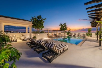 The New Avenue Hotel Coral Gables - 2-Bd condo, Rooftop Pool, 24/7 Front Desk!