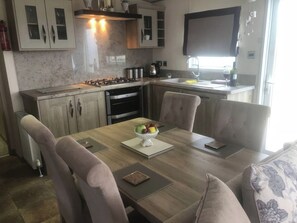 Cookware/dishes/utensils - Annalake (Grange-over-Sands)