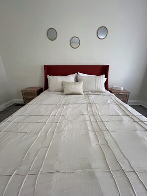 2 bedrooms, desk, WiFi, bed sheets - Boho Oasis 2 Bed 1 Bath home in Baltimore City! (Baltimore)