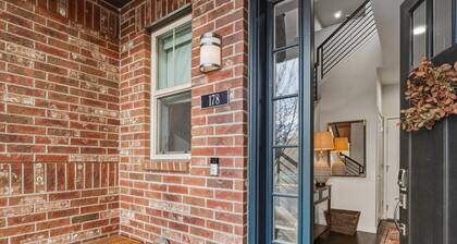 Spacious Modern Home: 3 En-Suites by Tennis Courts