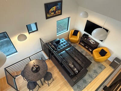 Urban Luxury • Sleeps 7 • Views of Downtown OKC