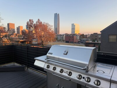 Urban Luxury • Sleeps 7 • Views of Downtown OKC