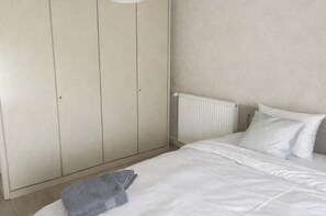 4 chambres, fer et planche à repasser, Wi-Fi, literie fournie