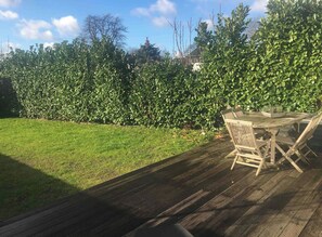 Outdoor dining - Charming home close to everything (Zemst)