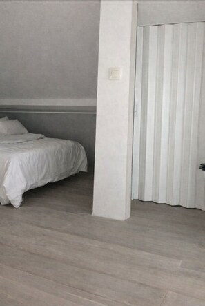 4 chambres, fer et planche à repasser, Wi-Fi, literie fournie