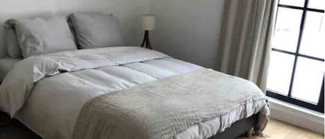 4 makuuhuonetta, silitysrauta/-lauta, Wi-Fi, vuodevaatteet