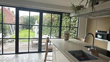 Réfrigérateur, micro-ondes, four, lave-vaisselle