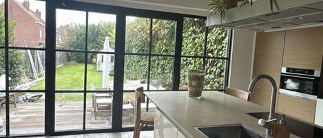 Réfrigérateur, micro-ondes, four, lave-vaisselle