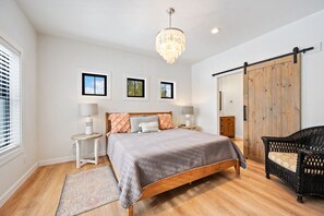 WiFi, bed sheets - Egg Harbor New Home on Golf Course w/ Game Room (Egg Harbor)