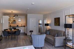 TV - R B Apartment Hamburg Comfort - ideal for business travelers and families (Hamburg)