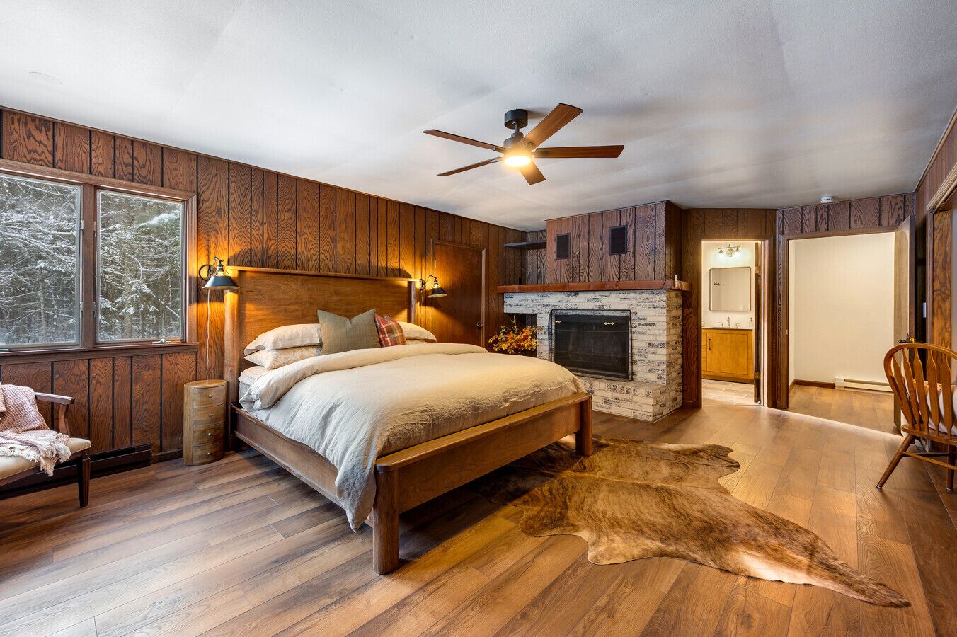 Bureau, fer et planche à repasser, lit parapluie, Wi-Fi