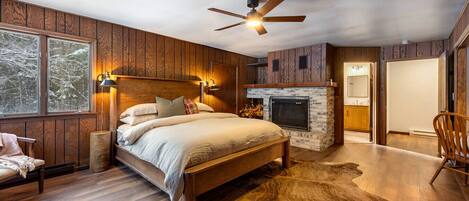 Bureau, fer et planche à repasser, lit parapluie, Wi-Fi