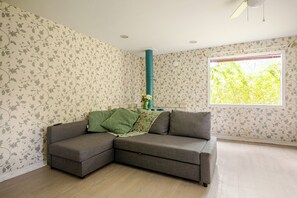Living area - Serene 1-bedroom cottage with AC in charming Thonotosassa (Thonotosassa)